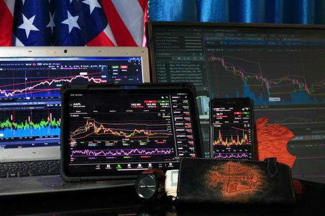 stock-market-g4dbe65fe5_1920-1200x800