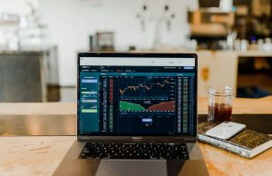 Filecoin Price Analysis: FIL still holds above $55, swift reversal to follow?