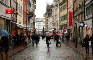 German economy shrinks slightly in Q3