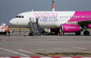 Wizz Air narrows profit forecast on difficult operating conditions