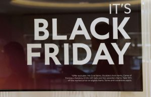 US retailers hope to draw picky Black Friday shoppers to stores