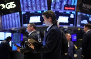 Futures flat with focus on earnings, rate-cut expectations