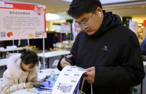 Chinese firms step up hiring, but tight-fisted on pay