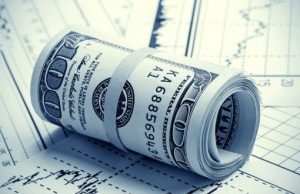 Dollar Slips Amid Volatile Trading as Trump Says He Won’t Fire Fed Chair Powell