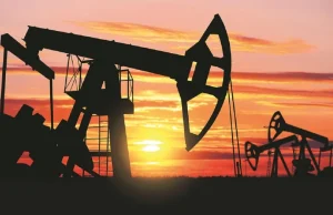 Oil Prices Rise Further on Signs of Strong Demand