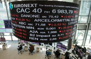 European Stocks Hit 5-Month Peak as Powell Signals Possible September Rate Cut