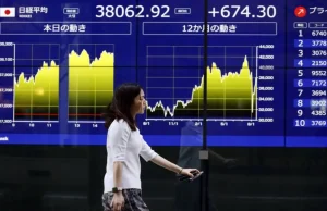 Asia Markets Mixed: Australian Shares Hit Record High on Bank Strength; Nikkei Pulls Back