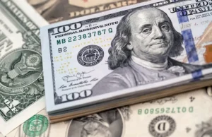 U.S. dollar eases as rate cut hopes grow; Trump-Putin summit in spotlight