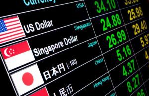 Asia Currencies Flat, Dollar Holds Steady as Markets Weigh Fed Cut; BOJ Next
