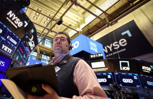 Wall Street Retreats After Robust Economic Data Weakens Rate Cut Outlook