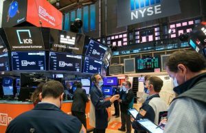 U.S. Stocks End Mixed as Nvidia–Intel Deal Lifts Tech Sector