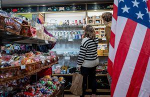 U.S. Sentiment Weakens in September, Michigan Consumer Survey Shows