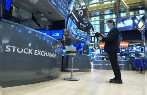 Wall Street Declines Amid Growth Fears Despite Fed Cut Expectations