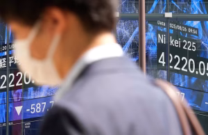 Asian Stocks Weaken on Tech Jitters as China Moves Independently