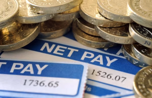 UK Wage Growth Eases to 4.7% in Three Months to August