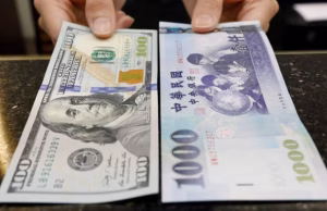 Asian FX Markets Split as China Falters, Japan Inflation Surprises