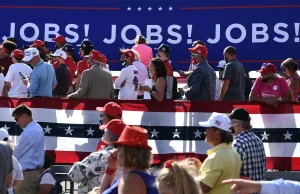 ADP Shows Steepest Private Payroll Decline in 2.5 Years, Boosting Fed Cut Expectations