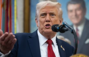 Trump Halts Chicago Transit Funding Amid Shutdown, Hitting Democratic Areas