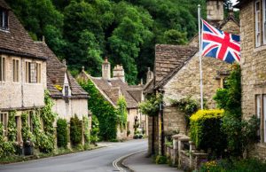 UK House Price Growth Slows to Lowest Since April 2024, Says Halifax