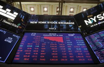 Wall Street Climbs as CME Trading Resumes After Major Outage