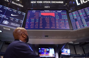 U.S. Stocks Extend Losses on Tech, Shutdown Worries