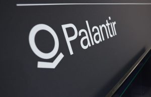 Palantir Drops in Europe Even as Earnings Top Forecasts