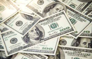 Dollar Stays Strong Before U.S. Data Hits