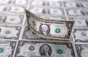 Dollar Crashes Toward Its Worst Week in 4 Months as Fed Looms