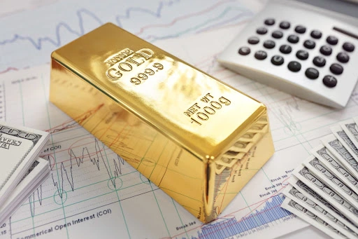 gold-bullion-bar-on-a-stocks-and-shares-trading-chart