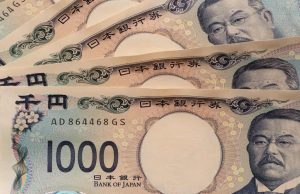 Yen Falls to 9-Month Low as Fed Cut Bets Rise
