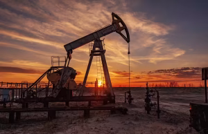 Oil Holds Steady as Supply Risks Limit Gains; Ukraine Talks in Focus