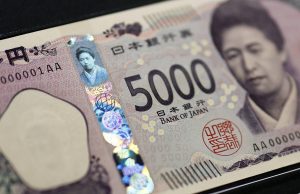Yen Gains in Thin Trading as Intervention Fears Intensify