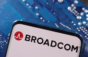 Broadcom Selloff Hits AI Sector as Shares Sink 5%