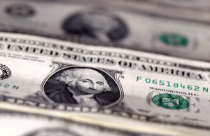 Dollar Holds Near Five-Week Low as Markets Bet on Fed Rate Cut
