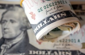 Dollar Holds Firm Ahead of Fed Minutes as 2025 Ends Weakly