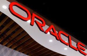 Oracle Tanks as Weak Outlook and Spending Surge Stoke AI Bubble Fears