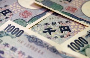 Japanese Yen Stuck Near Historic Lows Despite Intervention Threats