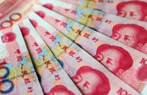 Asia FX Edges Higher on Fed Easing Hopes as Rupee Nears Record Low After RBI Rate Cut