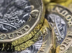 Pound Steady as Bank of England Signals Caution on Rate Cuts