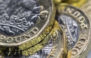 Pound Steady as Bank of England Signals Caution on Rate Cuts