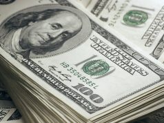 Dollar Hovers Near Lows Ahead of Trump’s Davos Address; Greenland in Focus