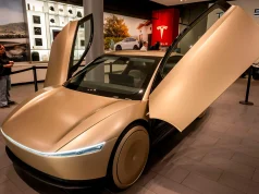 Tesla Named Robotaxi Leader as Analyst Projects 40% Upside