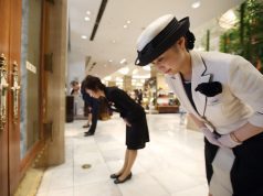 Japan Services Inflation Holds Firm, Points to Wider Wage Pressure
