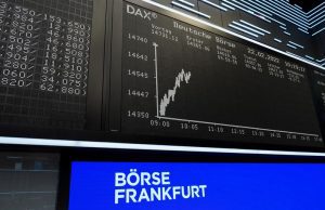 European Stocks Climb After Landmark Trade Deal as Earnings, Fed Loom