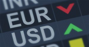 Will EUR/USD Break 1.20? UBS Weighs the Risks
