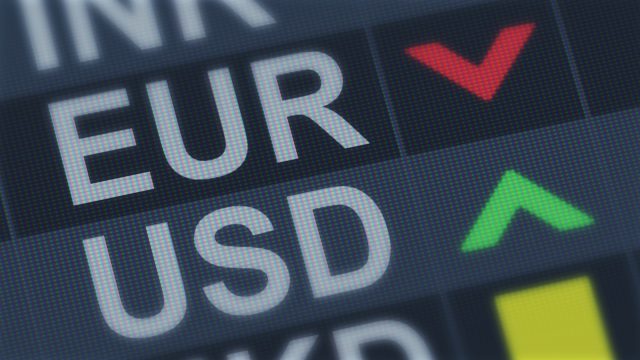 Euro falling, American dollar rising, exchange rate fluctuations