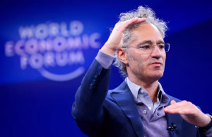 US Government Contracts Fuel Palantir Sales as CEO Defends Surveillance Tech