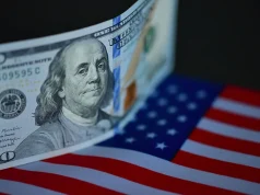 Dollar Holds Firm as Middle East Strikes Push Oil and Gas Prices Higher