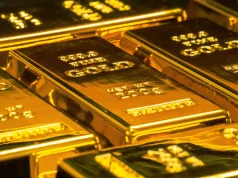 Gold Edges Higher but Heads for Weekly Loss as Strong Dollar Weighs