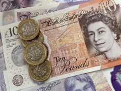 Pound Falls as White House Deadline Boosts Dollar Demand